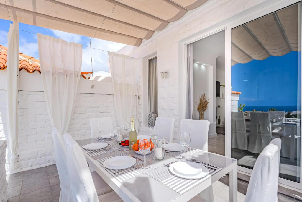 BuenaVista Romantic Bungalow in Costa Adeje