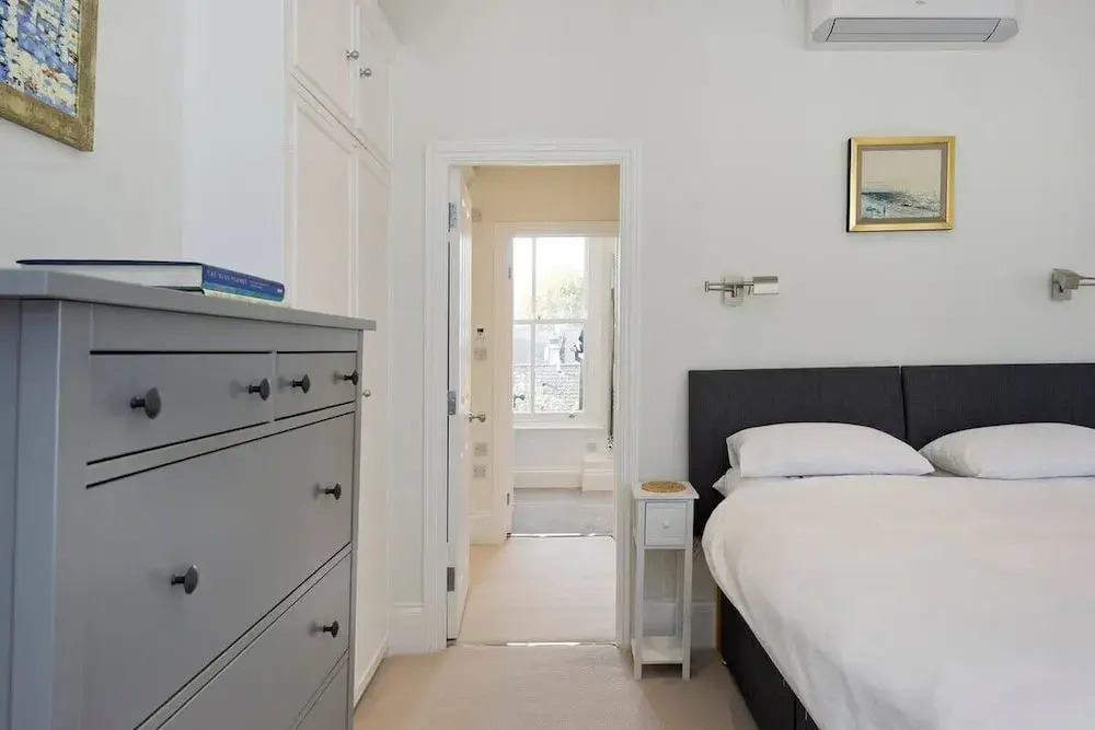 Spacious 4 Bed House, Battersea