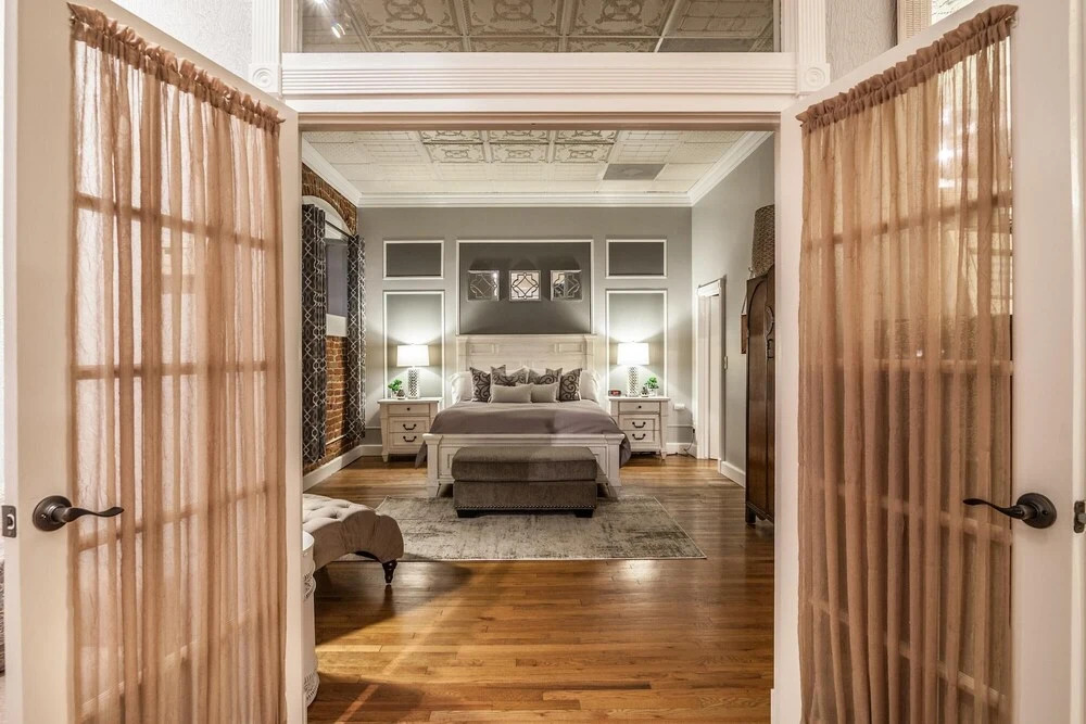 FireHouse Alley Elegant Loft-Style Retreat