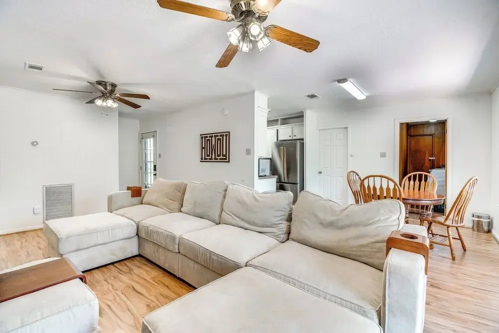 2 Mi to Kyle Field: Bryan Home w/ Fenced Yard