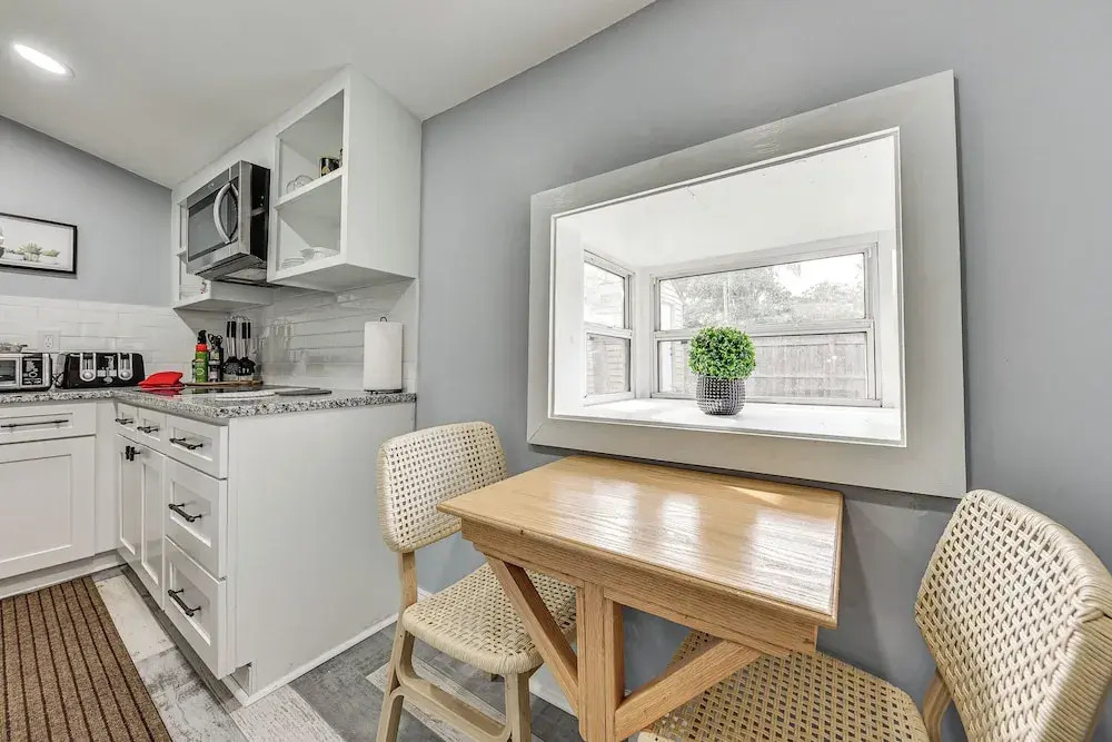 Cozy Jacksonville Cottage, Walkable Location!