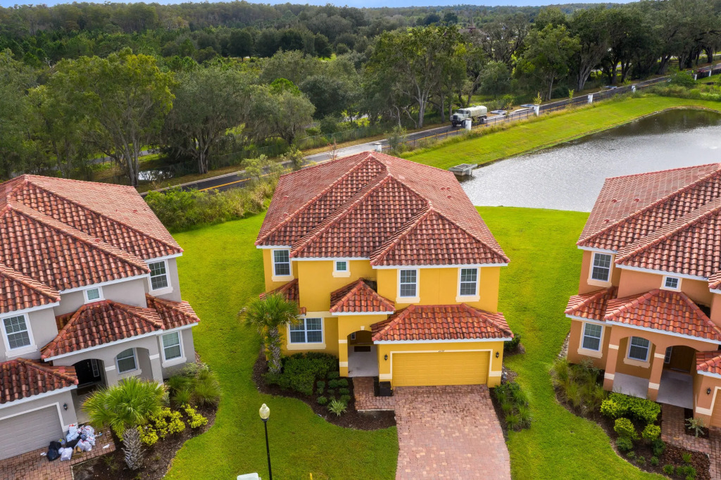 Veranda Home 8br 6 En-suites Lake View Pool SPA