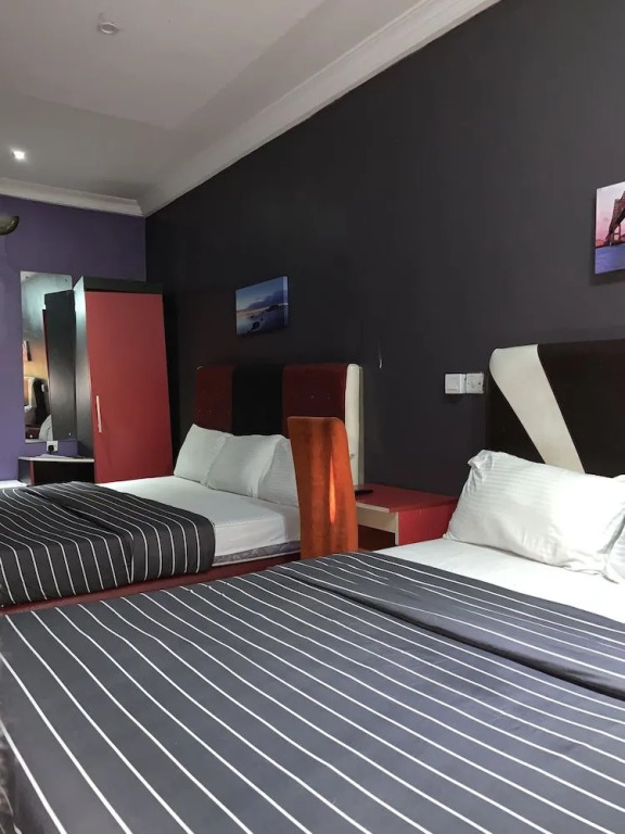 Pulville Boulevard Hotel