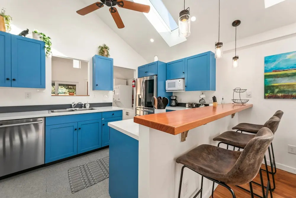 Vibrant Downtown Bungalow – Walk Everywhere!