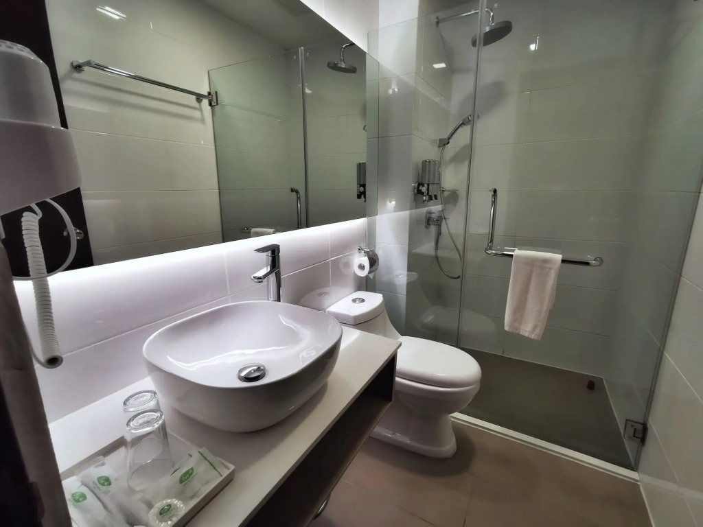 Green World Hotel