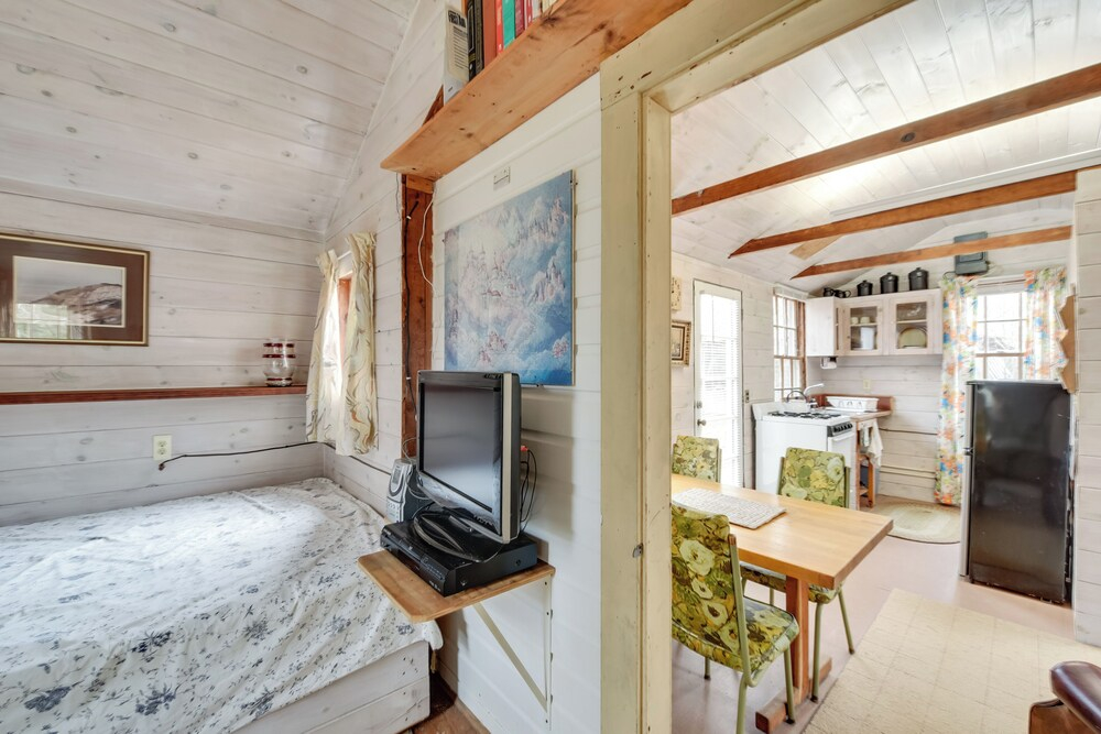 Cozy Vineyard Haven Cottage < 1 Mi to Beach!