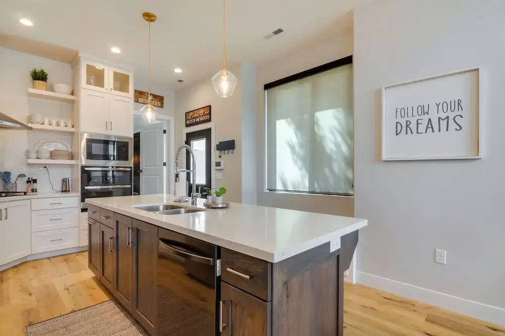 Gateway to Zion! Modern Home in Historic Parowan
