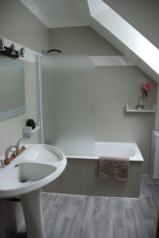 House With 3 Bedrooms in Jugon-les-lacs, With Furnished Garden and Wif