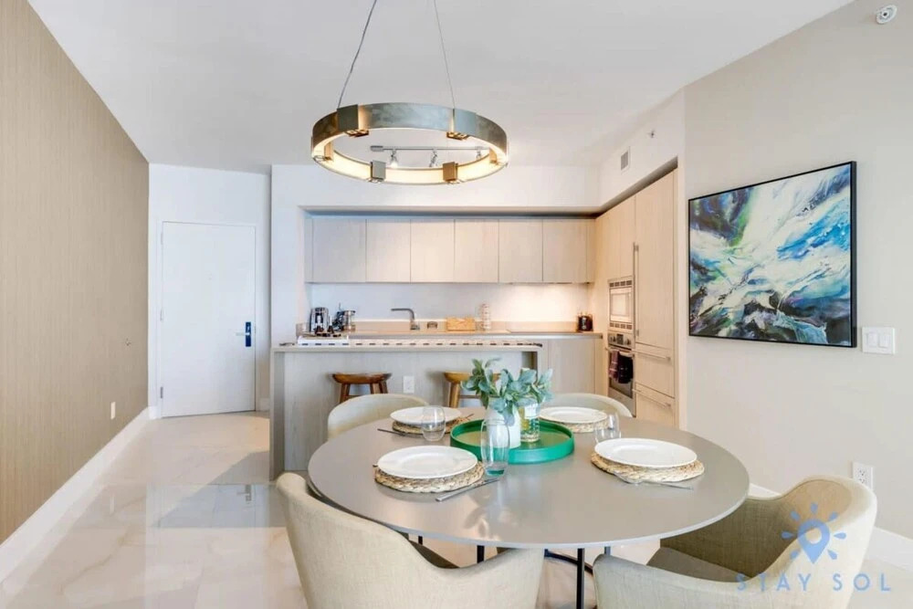 Oceanfront Luxury Condo 1BR Balcony, Hollywood