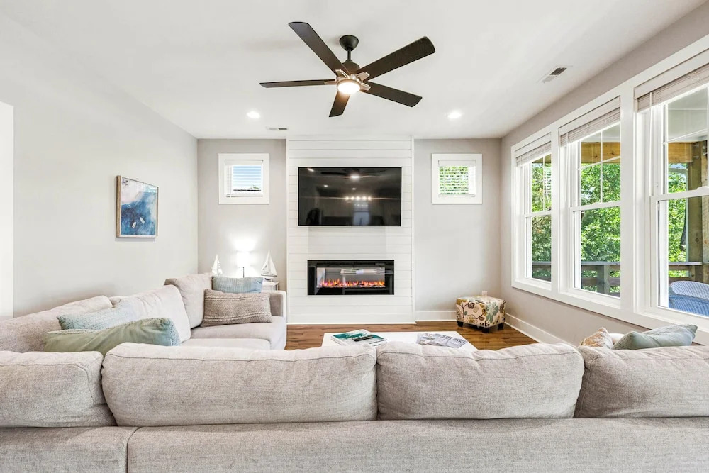 Family Home on Oak Island: 1 Mi to Beach & Pier!