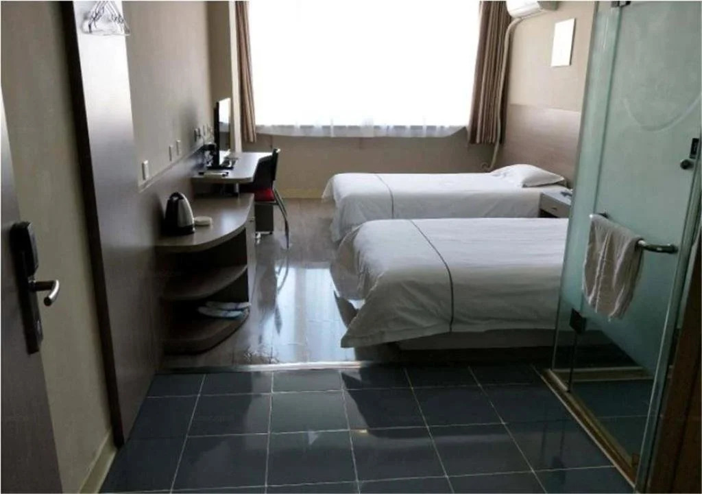 Yijia 365 Hotel Chain (West Street Museum Subway Station Branch)
