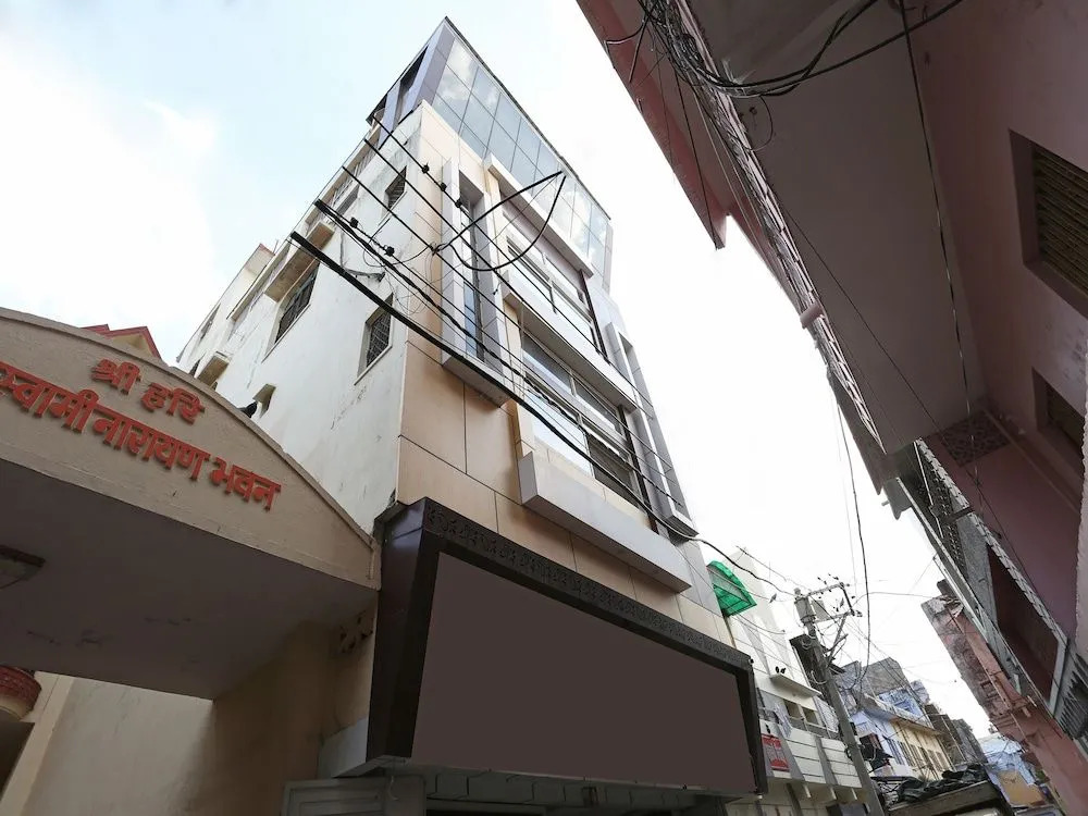 Oyo 23090 Hotel Mani Bhai Patel