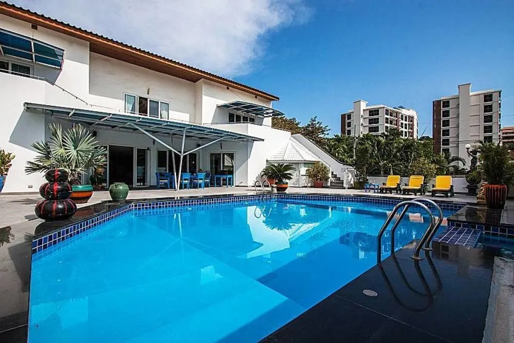 Pratumnak Argyle Villa 8 Beds