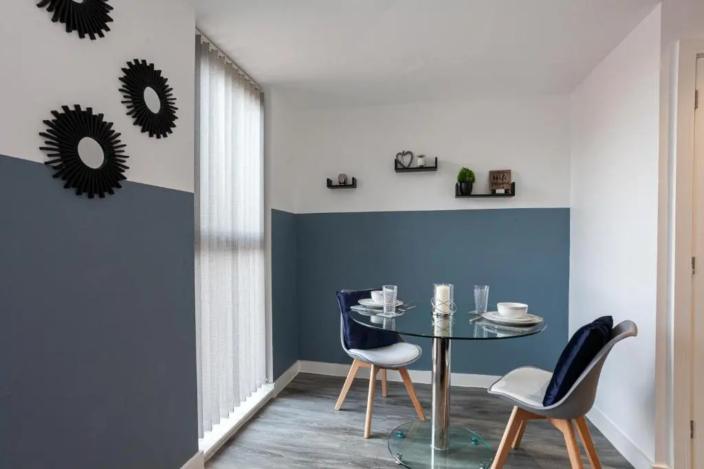 Stylish 1 bed Apt - Fallowfield - Free parking