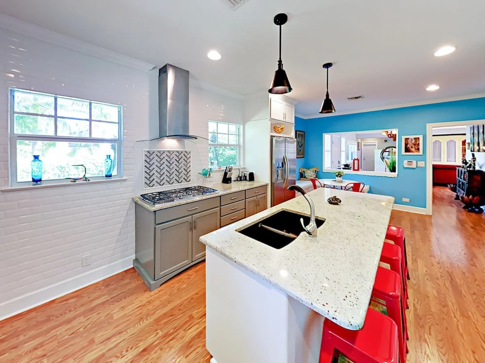 Pershing Way - 4 Br Home