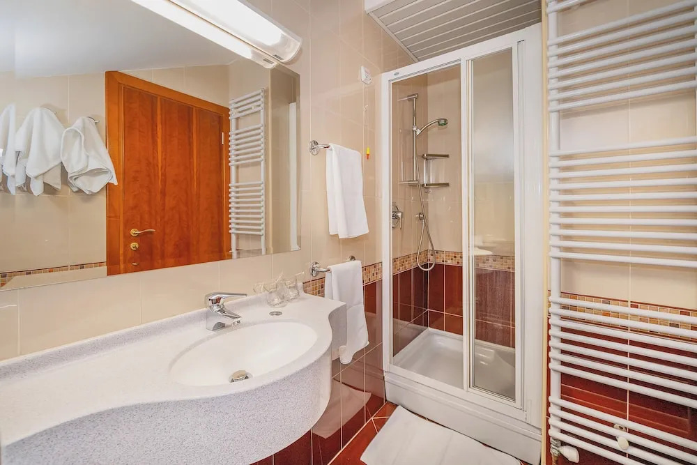 Hotel Dobrovit