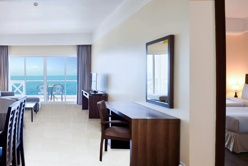 Отель Ramada By Wyndham Beach Ajman