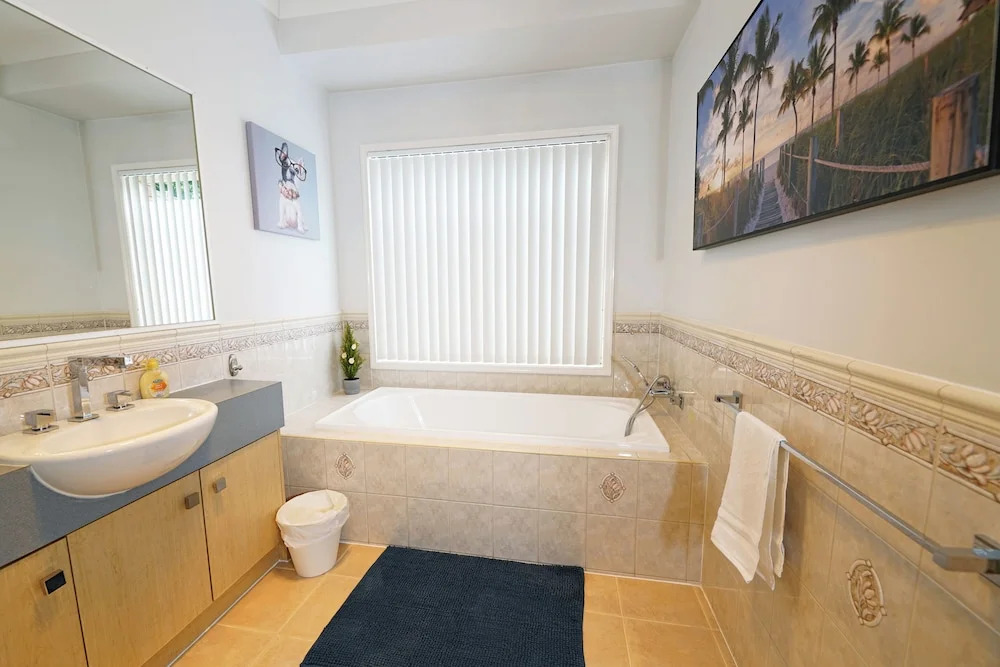 Hallam 5BRM Rental Entire House