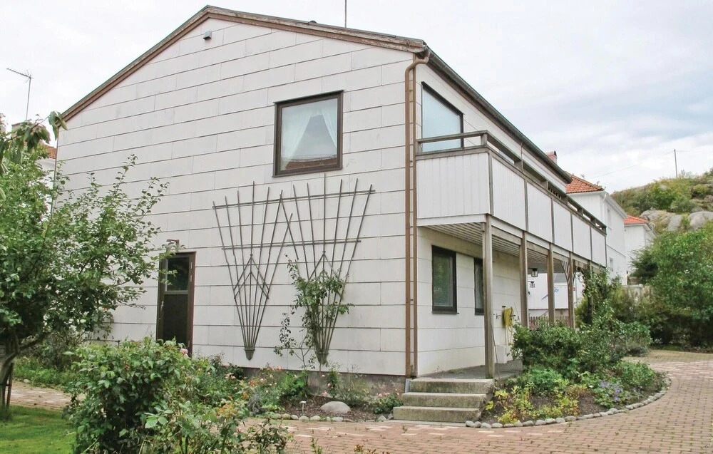 Nice Home In Lysekil With Sauna