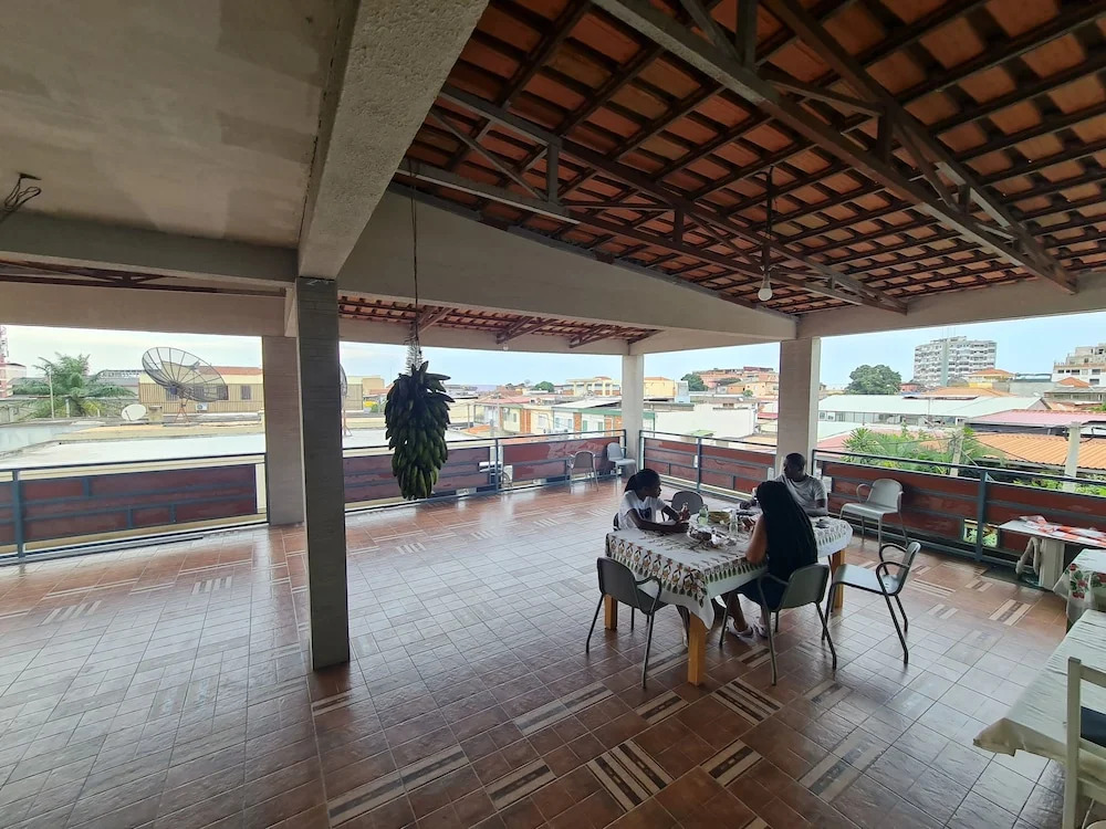 Guest House Sleeps 14 With Terrace