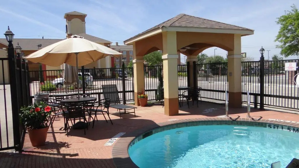Crystal Inn - Garth Rd