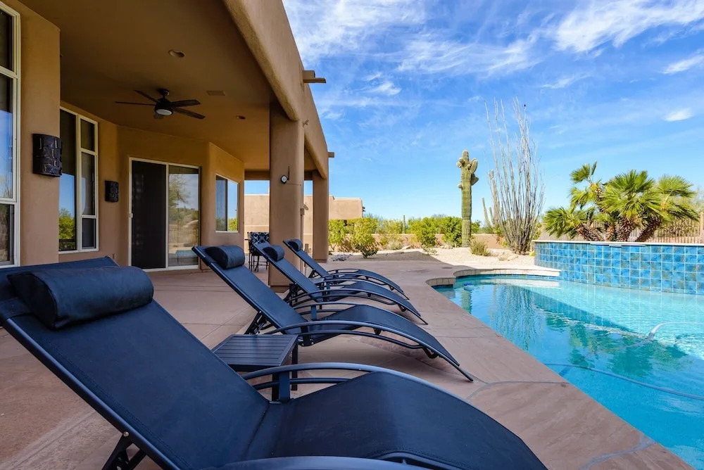 Casa Monument 3 Bedroom Home by RedAwning