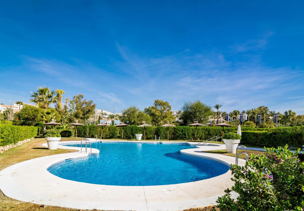 Gh-modern 2 bed Apartment With Pool in Estepona