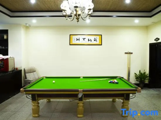 Yu Hill Hotel (Guilin Arctic Square)