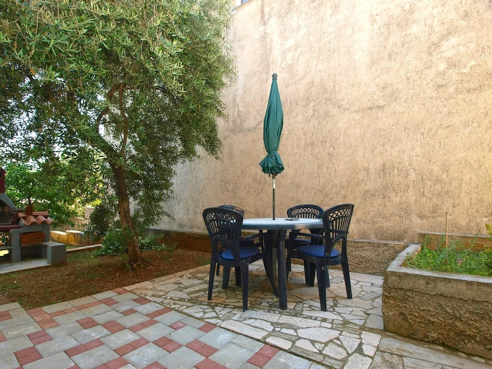 Apartment 949
