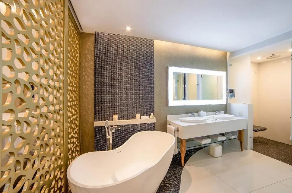 Luxe 2 BR Condo on the Beach