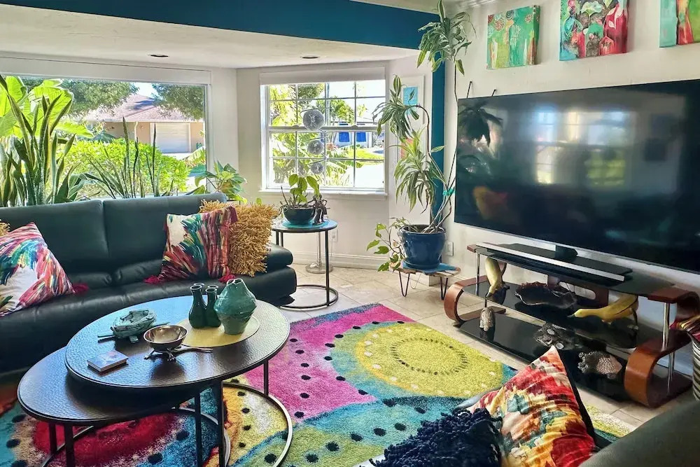 1 Mi to Dtwn: Sun-soaked Cape Coral Getaway!