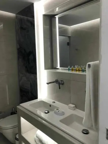 SeaRock Rooms and Suites