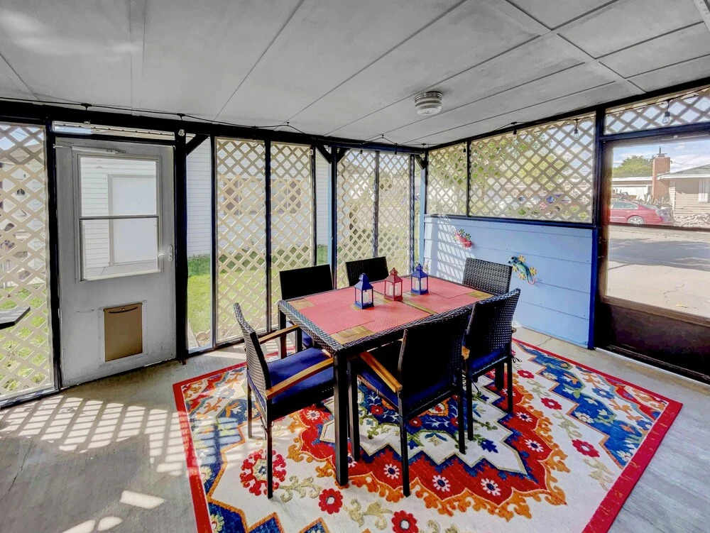 East Side Sunset Pad 3 Bedroom Home
