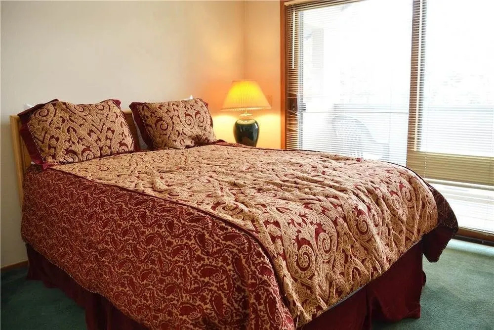 Chimney Ridge Townhomes Unit 517 by RedAwning