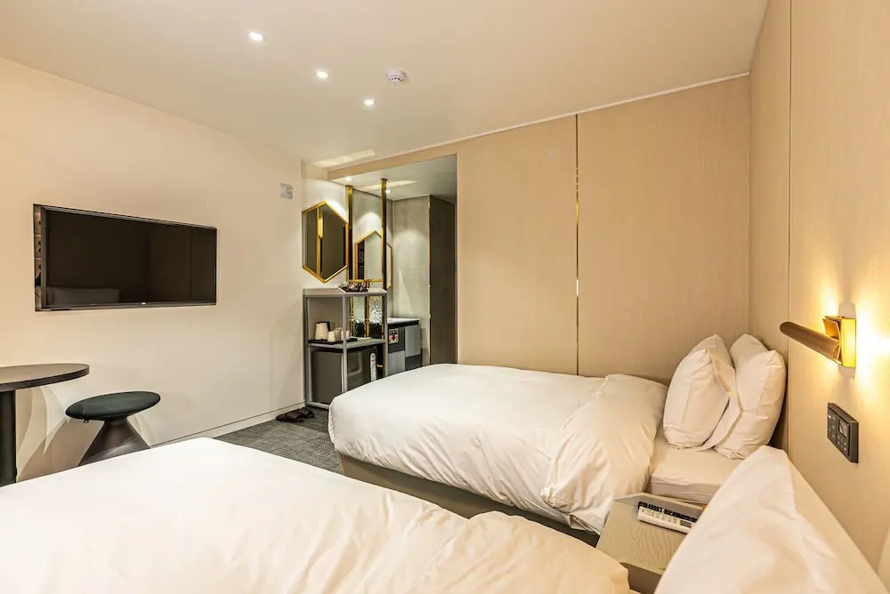 Benikea Crystal Hotel