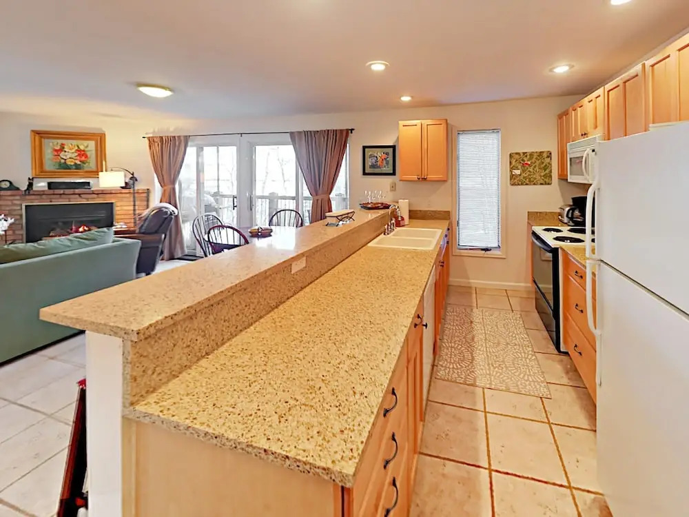 Upper Woodbridge #14-AB - 2 Br Condo
