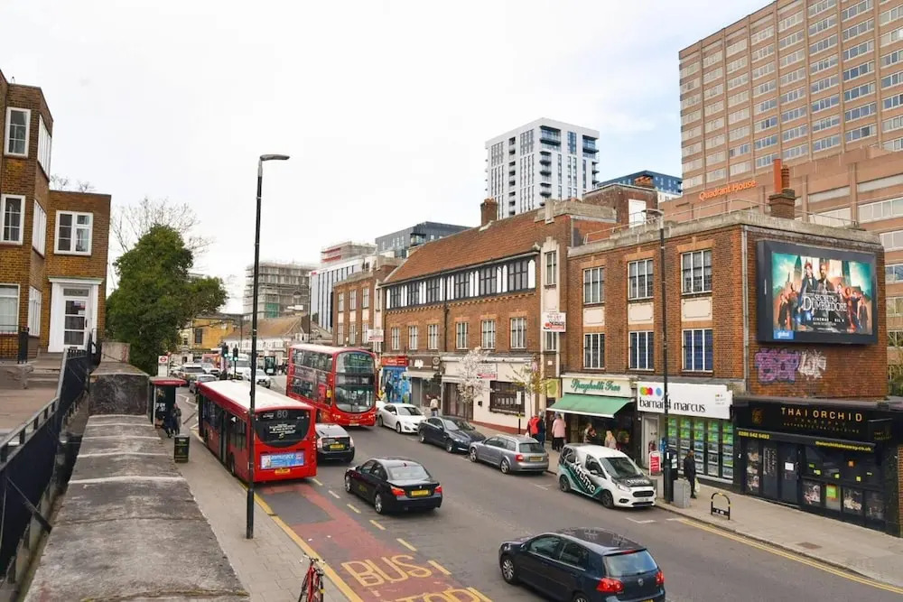 Bright and Spacious 2-bed Apartment in Sutton