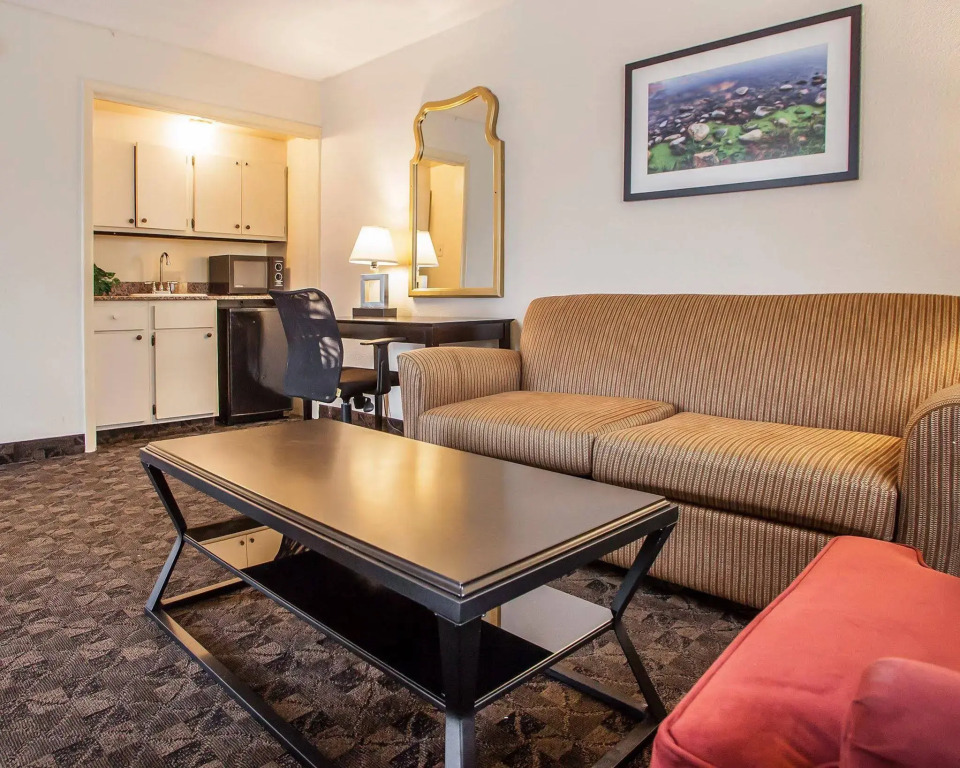 Quality Inn Saint Louis Airport