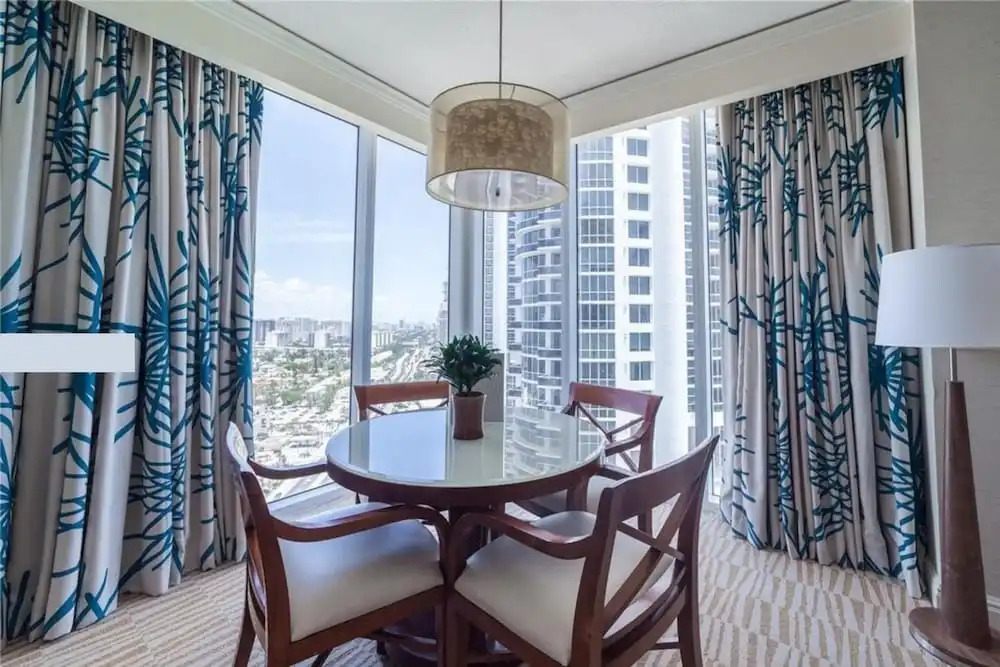 Fabulous Waterfront 2BR 2BA Trump Tower Apartment 6 Guests