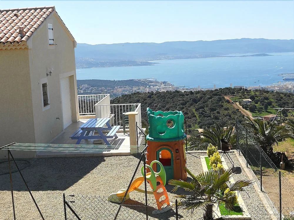 Gîtes Sassone, piscine, jacuzzi et vue mer panoramique sur Ajaccio