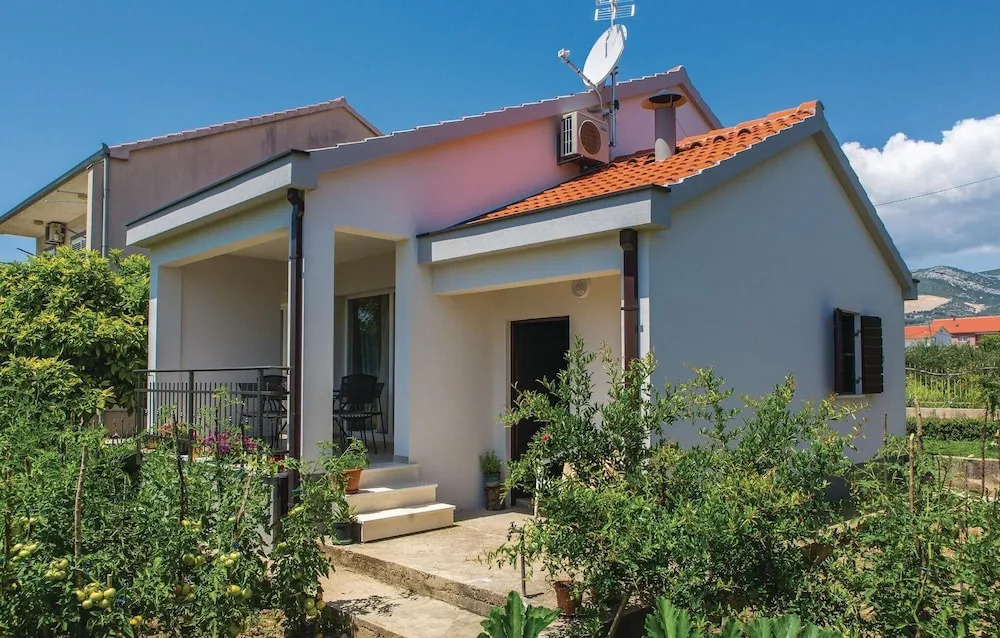 Two-Bedroom Holiday Home In Kastel Novi
