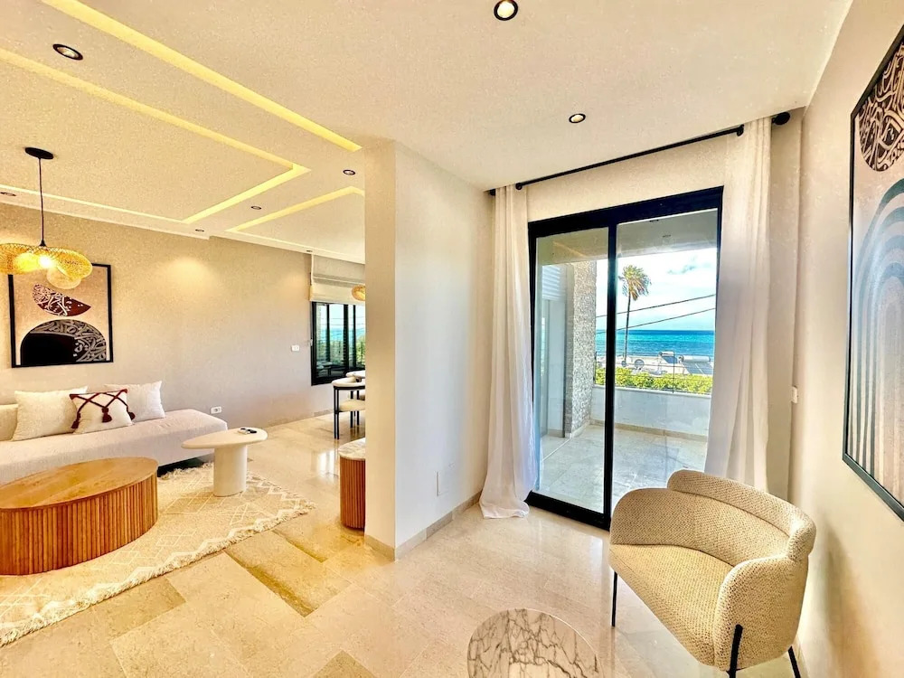 Villa Corniche vue mer et piscine chauffée