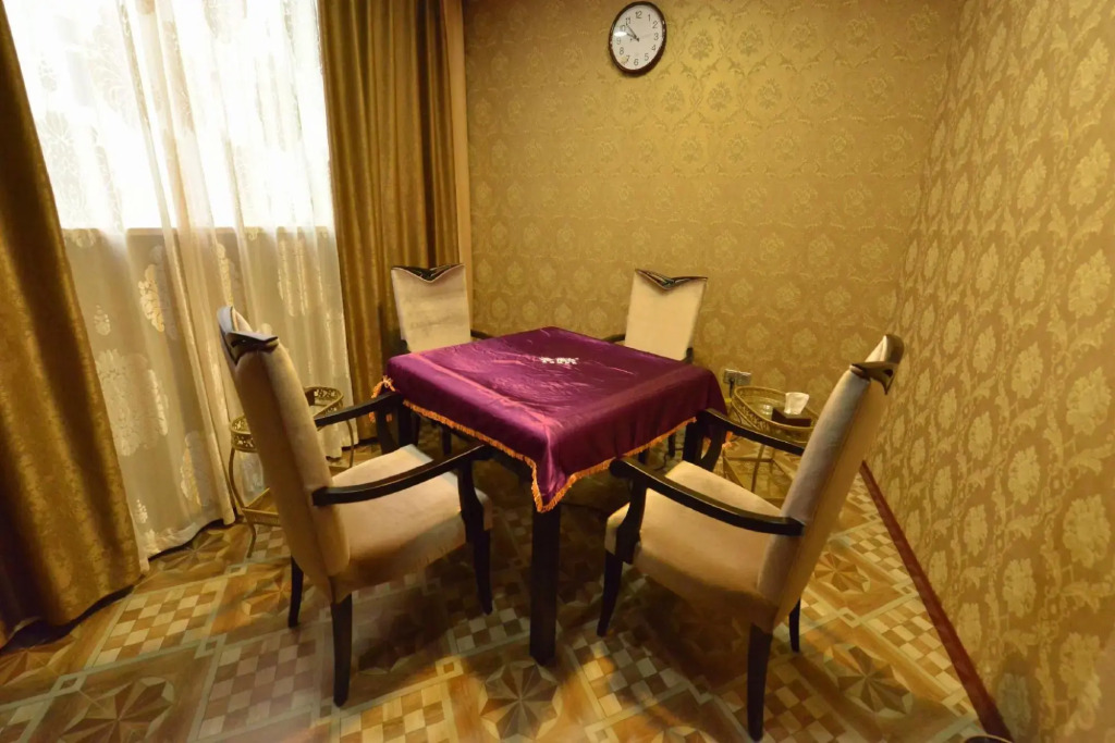 Yixuan Hotel (Rongchang District Government Stadium)