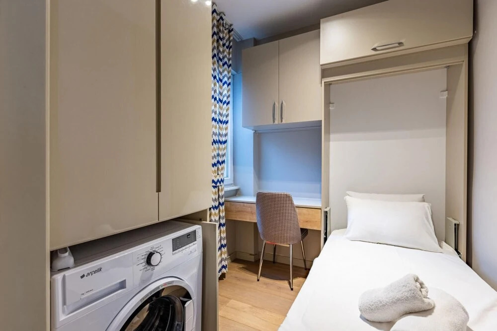 Central Apartment With Bosphorus View in Cihangir