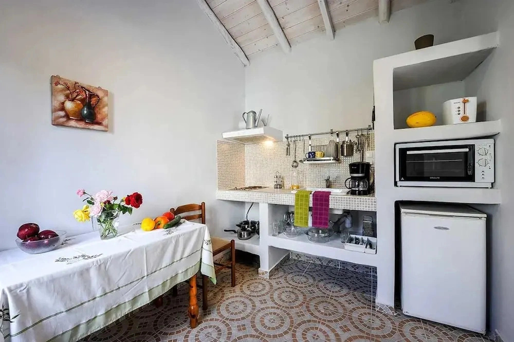 Aimilia Cottage in Longos