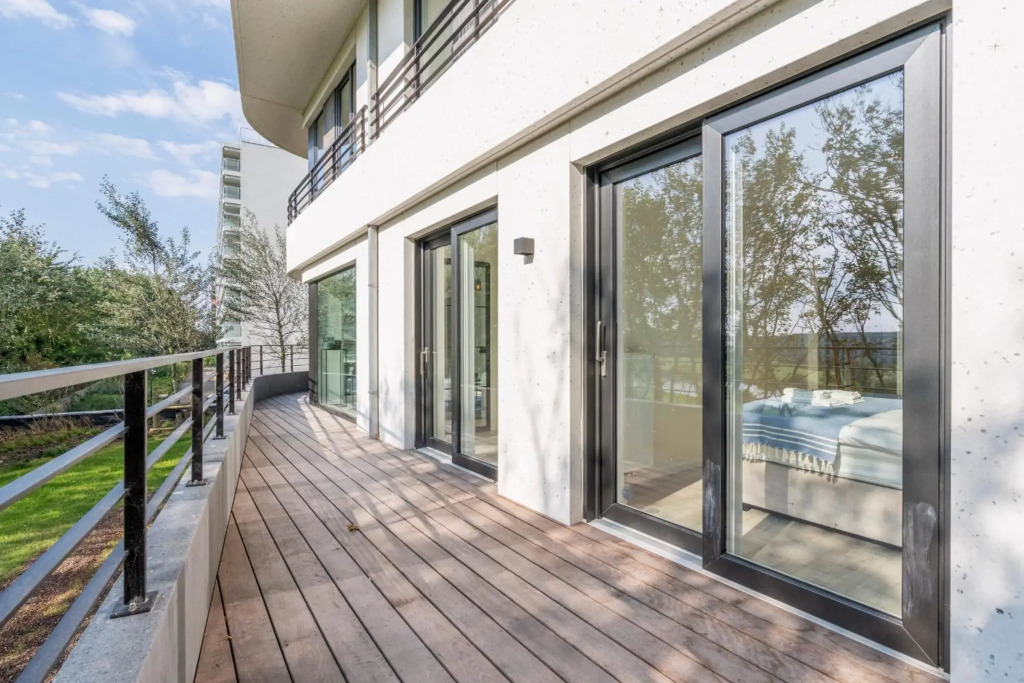 The Waves-Luxurious 3bedroom app w big terrace & garage