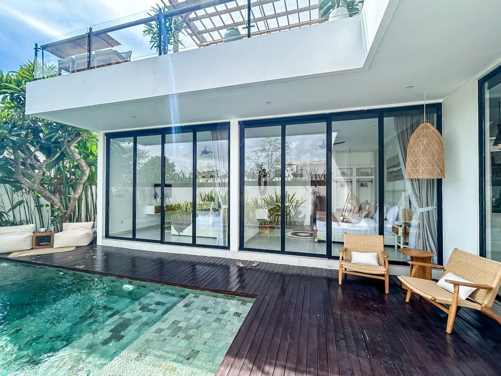 Villa Ozkar - Elegant 3-Bedroom Villa with Pool & Sunset Terrace