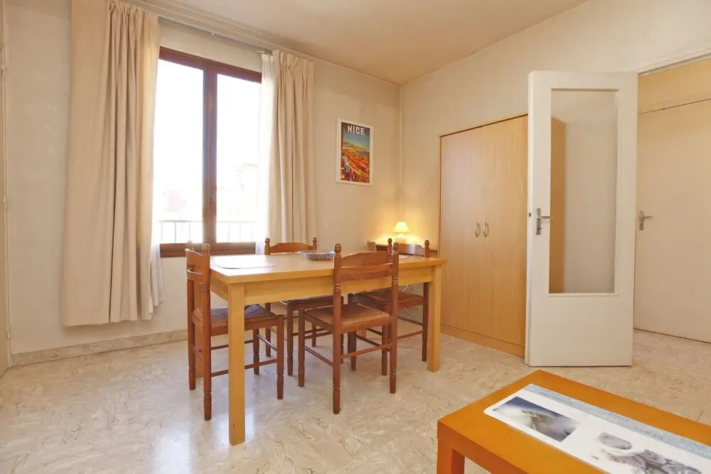 Grand Studio 30m² En Centre-Ville À Nice