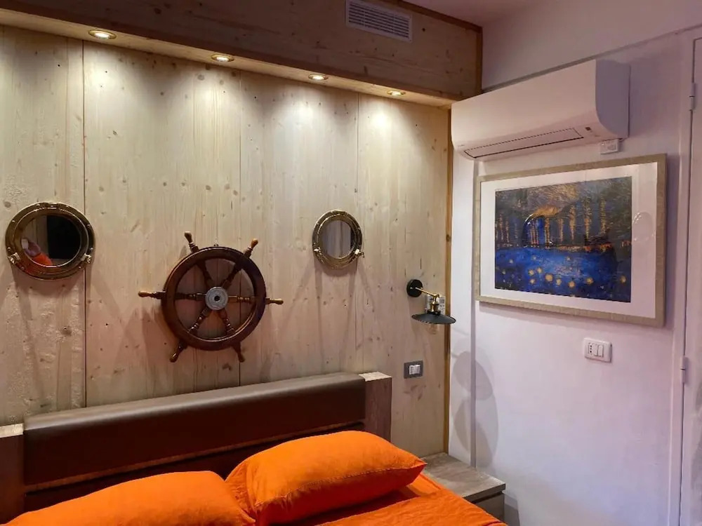 Apartment - Sleeps 2 & Swimming Pool