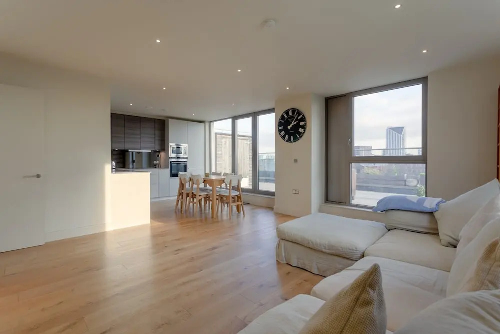 Charming 2 Bedroom Apartment Next to Maltby Market